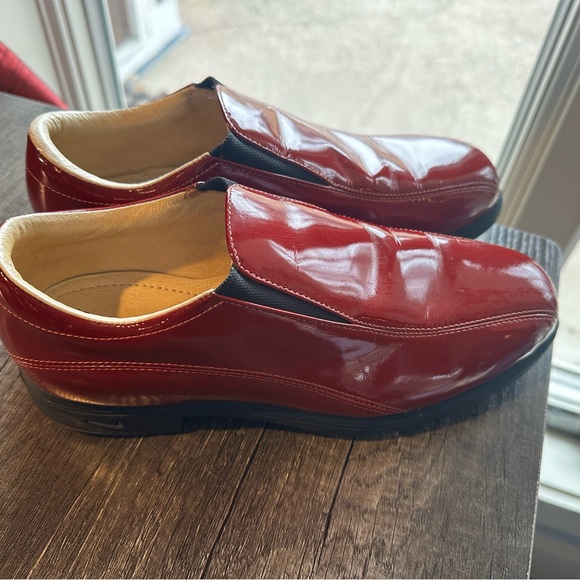 Like New Women’s Nike Golf Shoes Red Patent Leather Size 7.5 Color Red - Picture 3 of 6